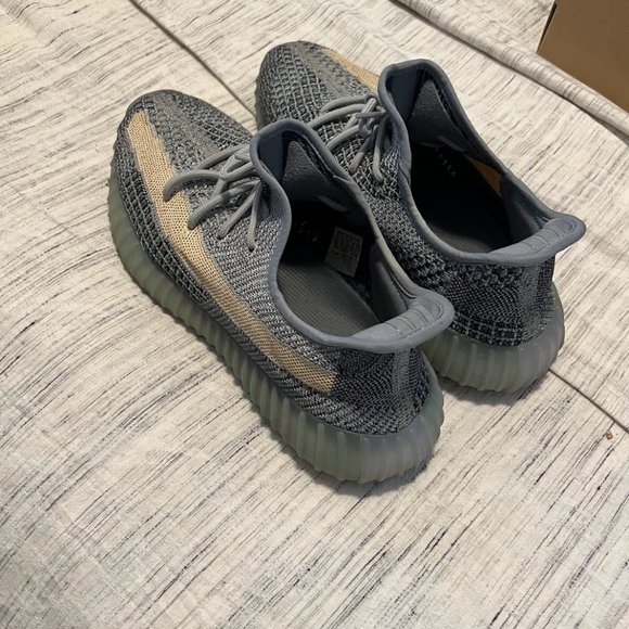 Yeezy 's (7 pair) various styles worn + lightly worn - Picture 16 of 16